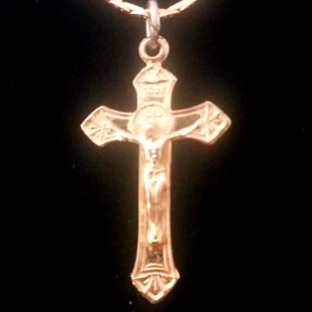 Gold cross pendent - Picture 1 of 6